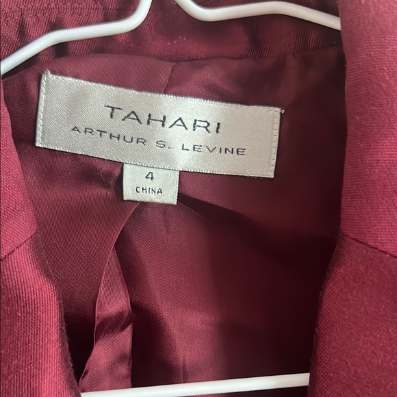 Tahari Red Blazer Jacket with Notched Lapel - Picture 2 of 4